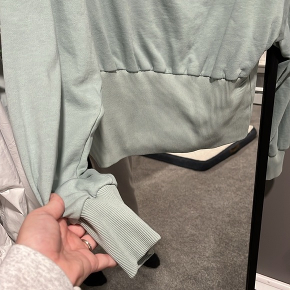 Venus off the shoulder sweatshirt - Picture 4 of 5